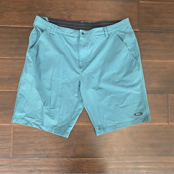 Oakley green shorts men’s size 40 - Picture 1 of 7